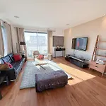 Ample 3-Bedroom Flat With Lift In Kings Cross, Islington