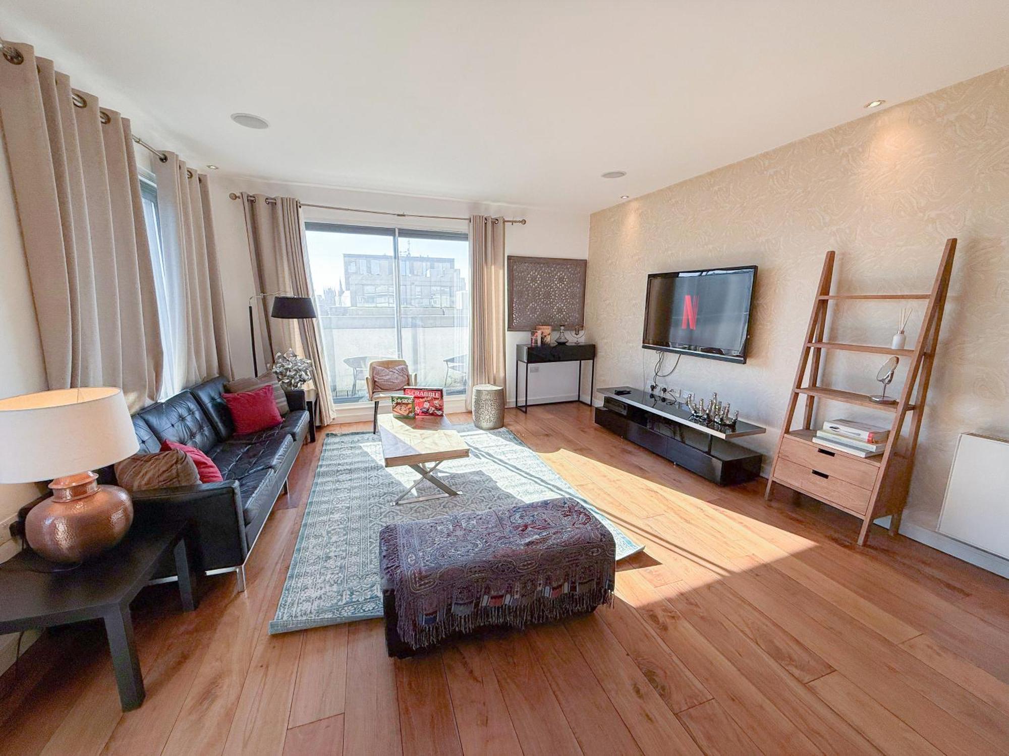 Ample 3-bedroom Flat With Lift In Kings Cross, Islington *