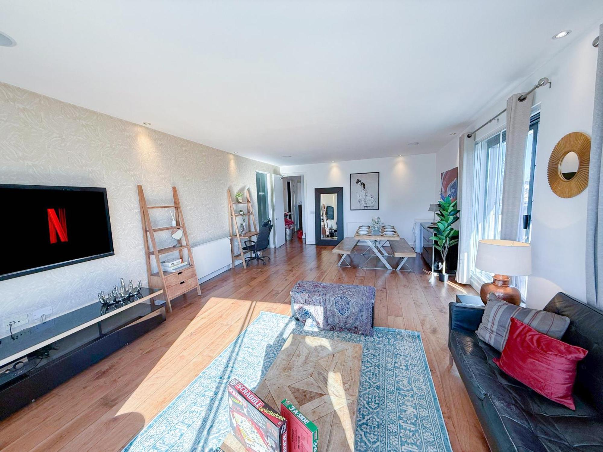 Ample 3-bedroom Flat With Lift In Kings Cross, Islington Londra