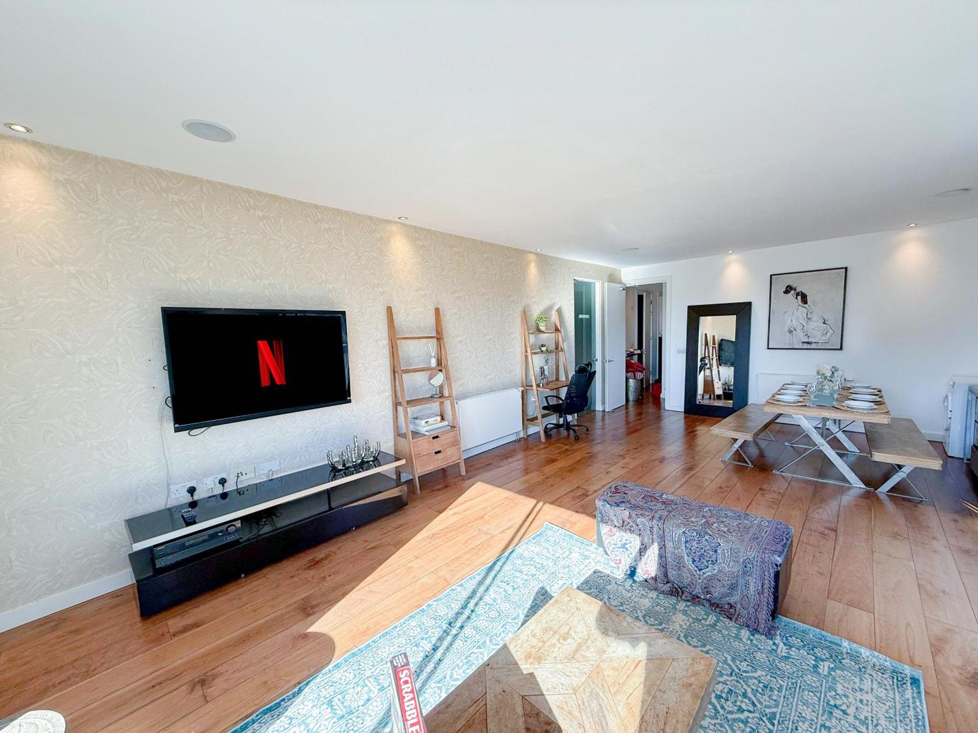 Ample 3-bedroom Flat With Lift In Kings Cross, Islington