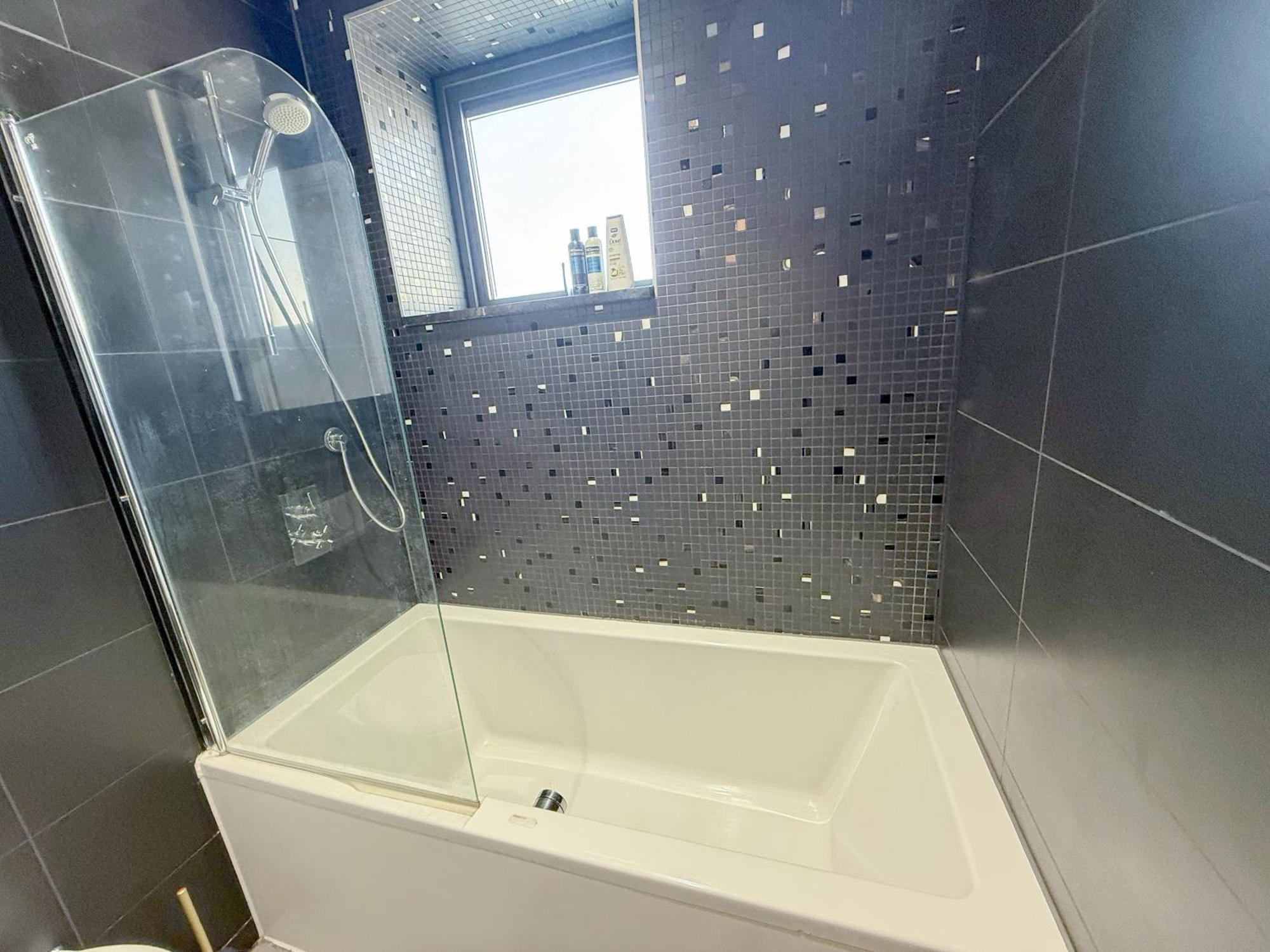 Ample 3-bedroom Flat With Lift In Kings Cross, Islington Appartamento