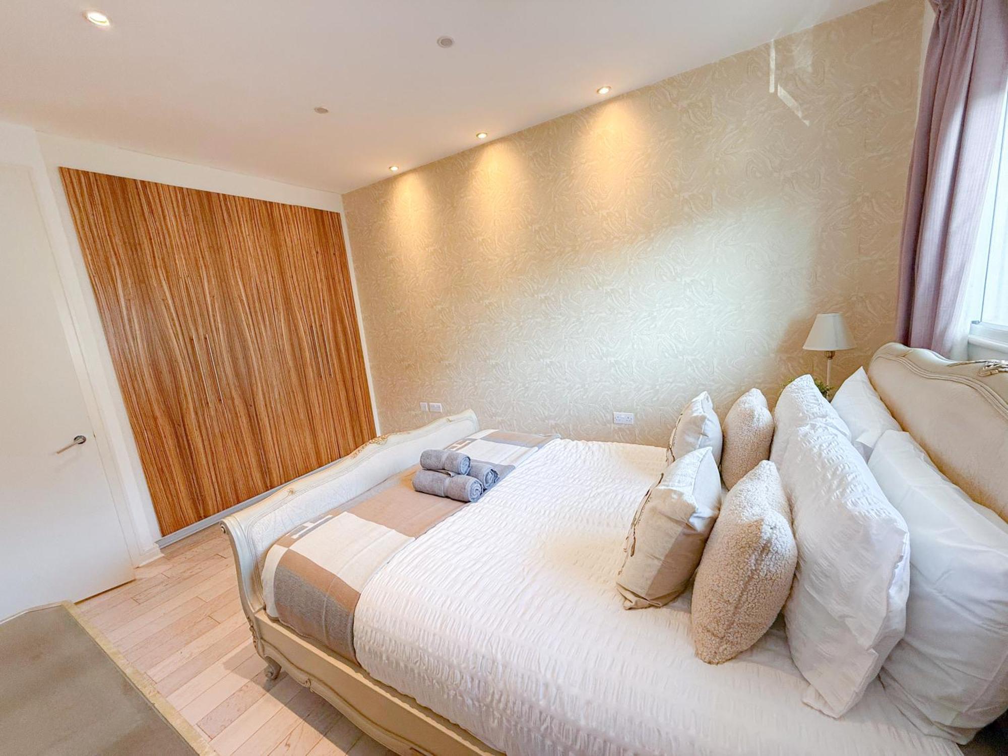 Ample 3-bedroom Flat With Lift In Kings Cross, Islington *
