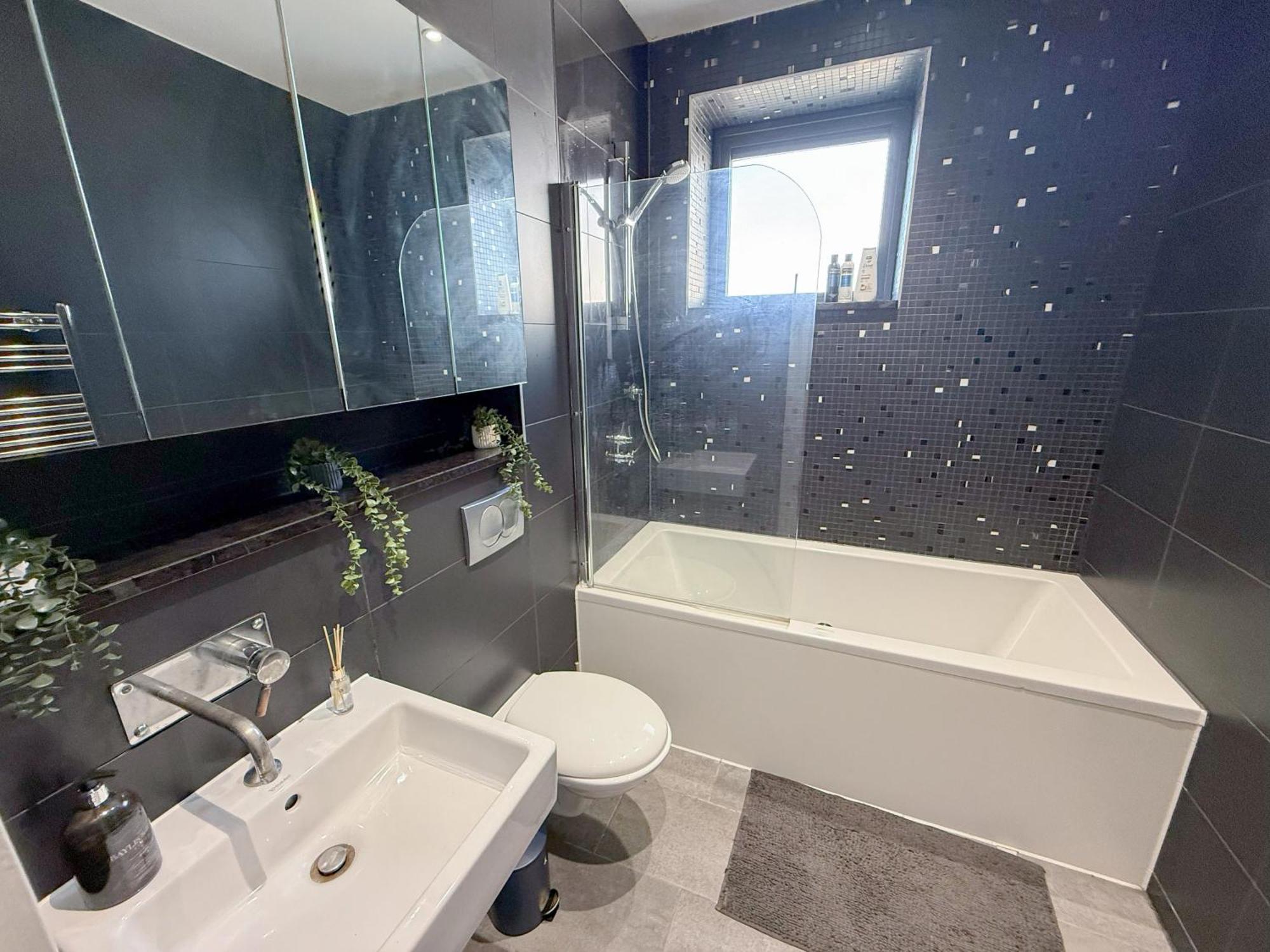 Ample 3-bedroom Flat With Lift In Kings Cross, Islington * Londra