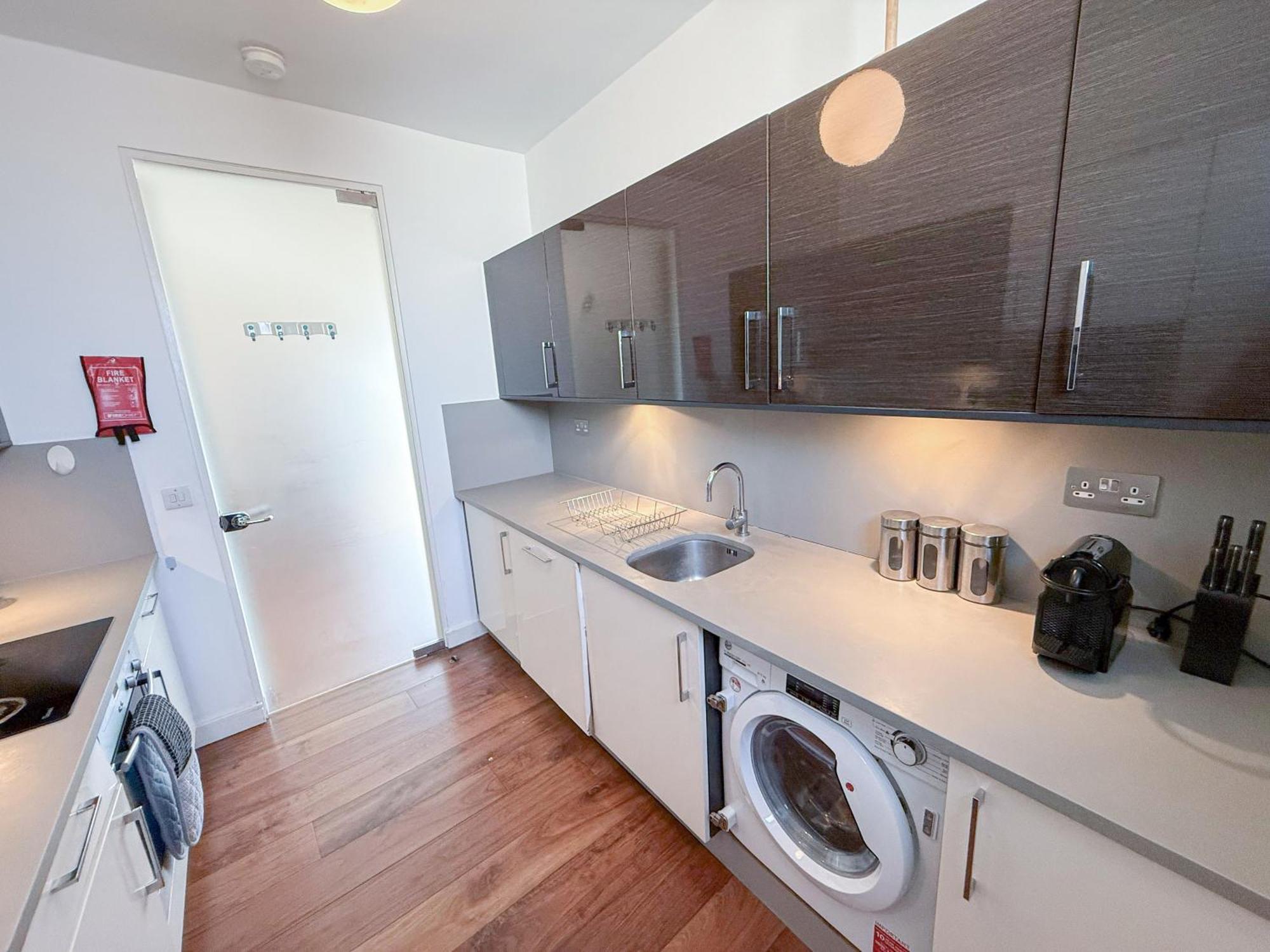 Ample 3-bedroom Flat With Lift In Kings Cross, Islington *