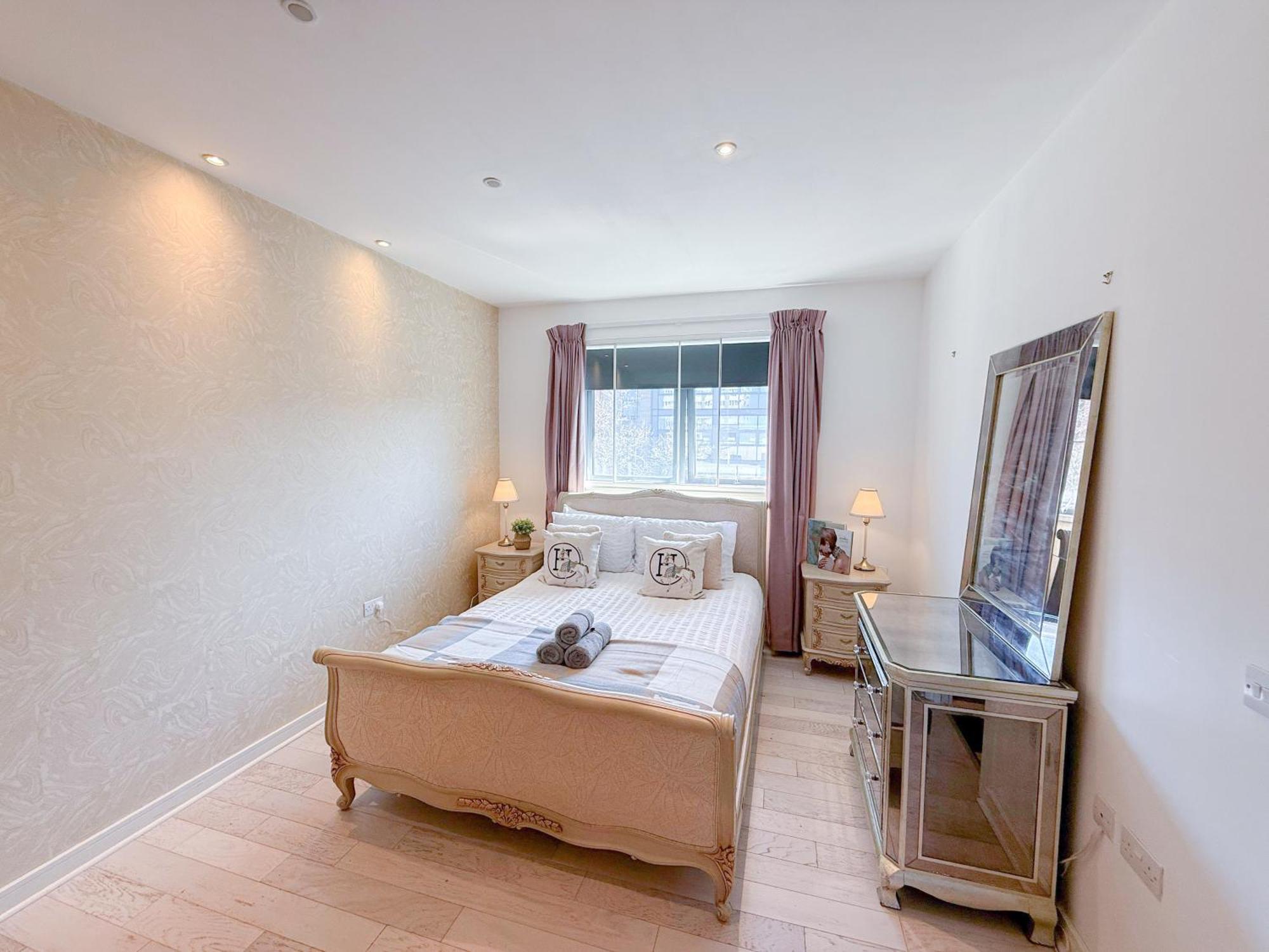 Ample 3-bedroom Flat With Lift In Kings Cross, Islington Appartamento